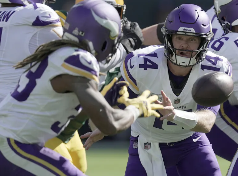 Minnesota Vikings quarterback Sam Darnold pitches the ball to running back Aaron Jones as we look at our Jets vs. Vikings early picks & predictions.