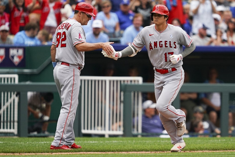 Clayton Kershaw flirts with perfect game as Dodgers top Angels