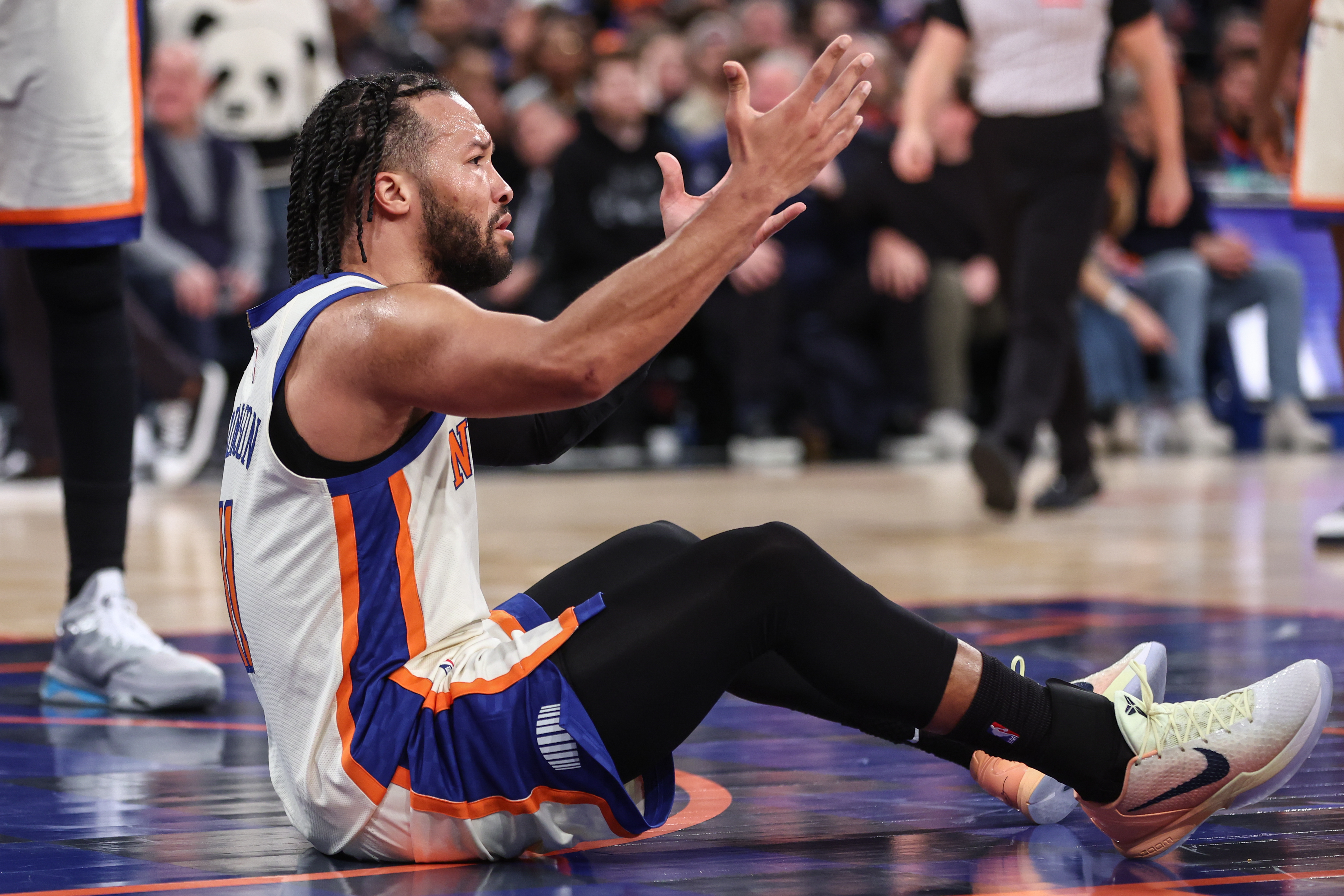 New York Knicks guard Jalen Brunson reacts as we make our best Cavaliers vs. Knicks same-game parlay.