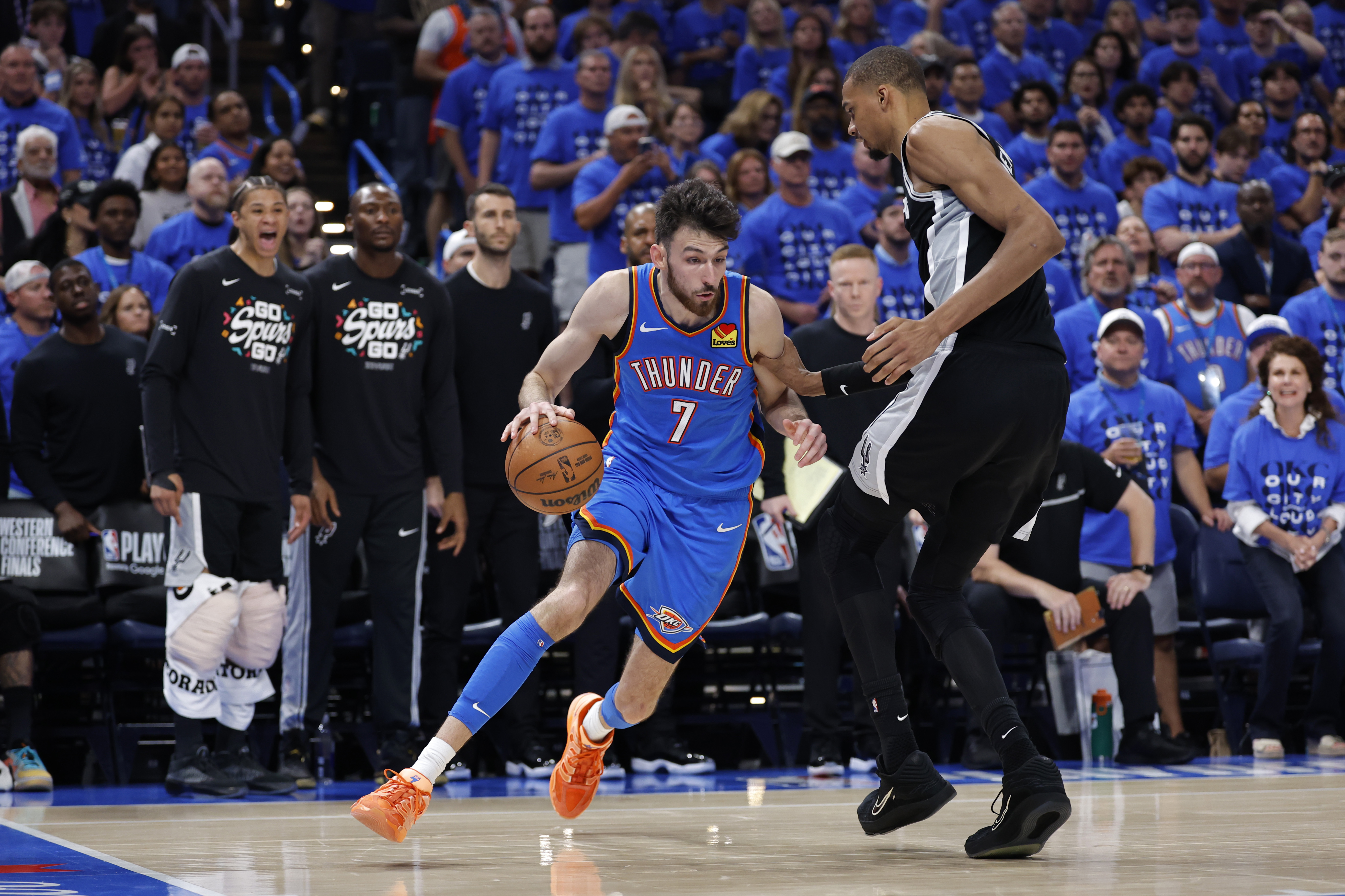 Oklahoma City Thunder center Chet Holmgren (7) drives against San Antonio Spurs forward Victor Wembanyama (1) as we break down the 2026-27 NBA championship odds.