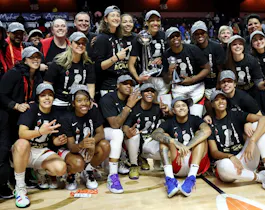 The Las Vegas Aces celebrate defeating the Connecticut Sun to win the 2022 WNBA Finals at Mohegan Sun Arena in Uncasville, Connecticut. Photo by Maddie Meyer/Getty Images via AFP.