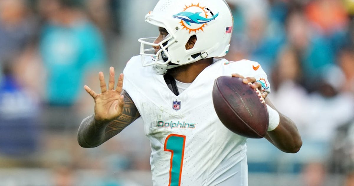 Dolphins vs. Chargers Predictions, Picks & Odds Week 1: Tua Airs