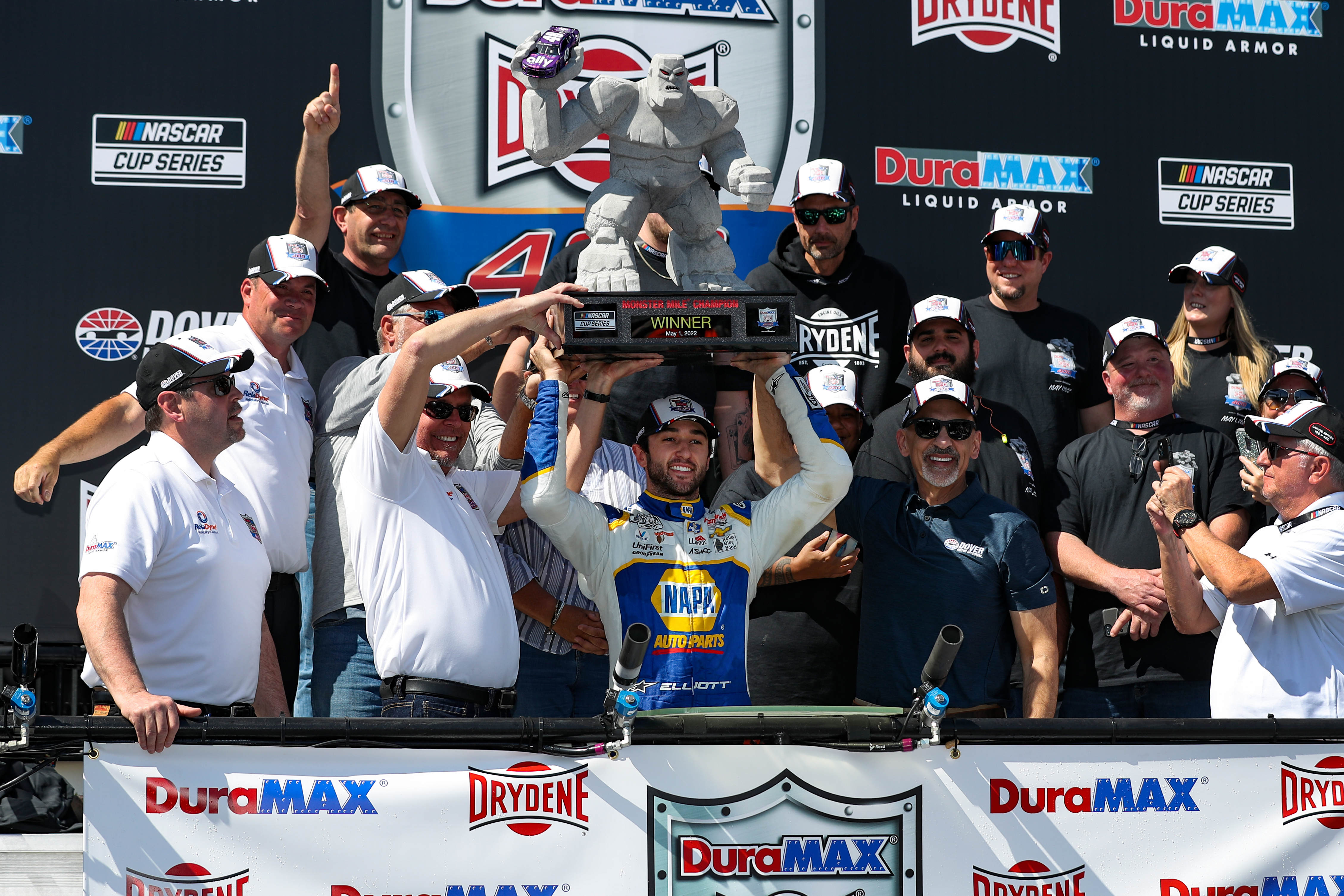 NASCAR AI Predictions at Dover 2025: ChatGPT's Picks for Autotrader EchoPark Automotive 400