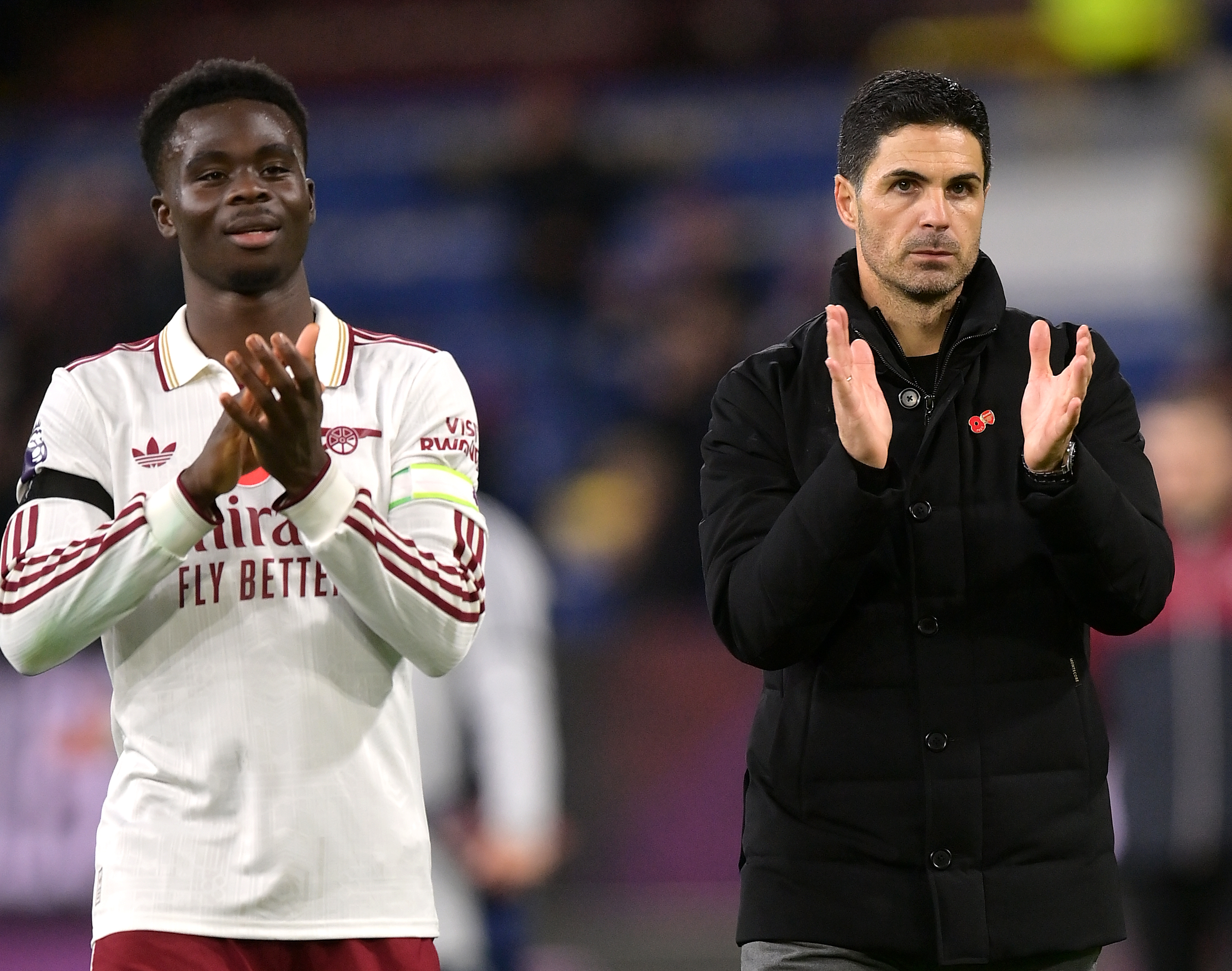 Mikel Arteta and player Bukayo Saka applaud the fans as we provide the English Premier League odds 2025-26