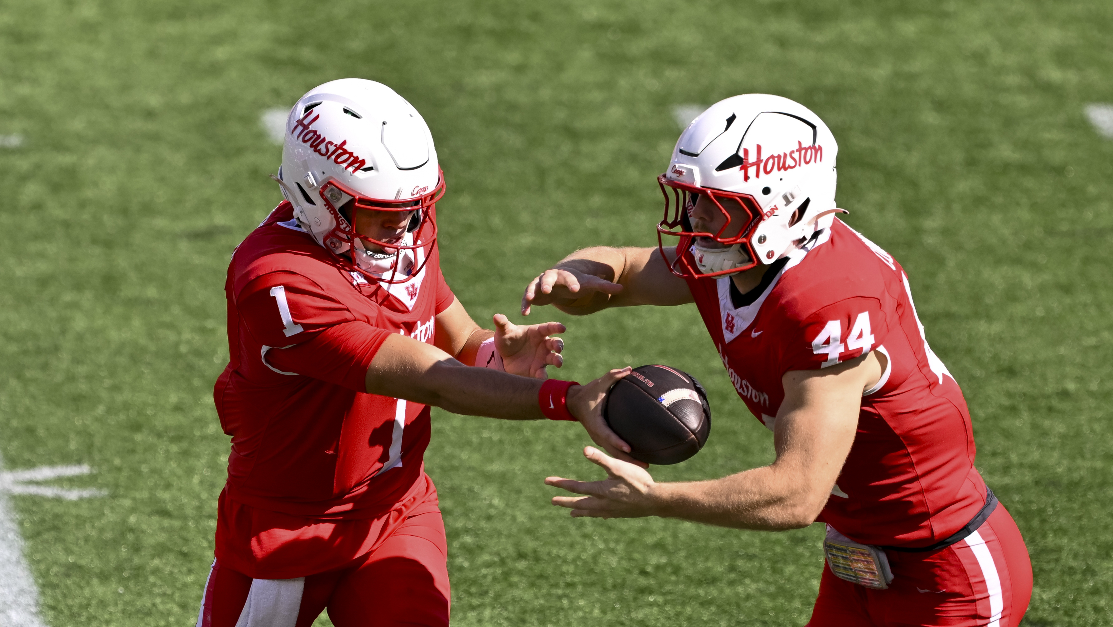 Douglas Farmer delivers his early Oregon State vs. Houston Predictions & Opening Odds | College Football Week 1 Early Picks.